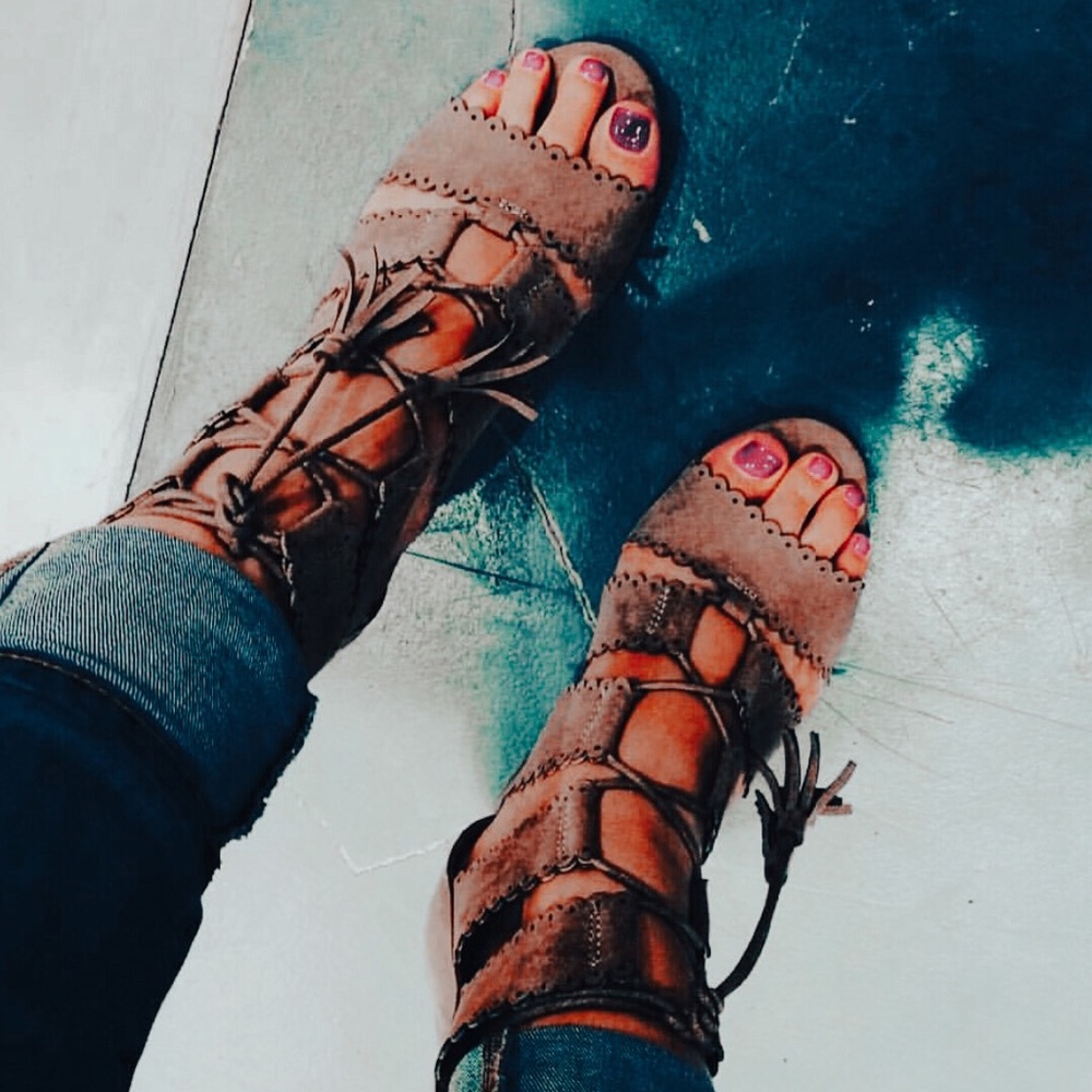 WELCOME TO MY POSH CLOSET ❤️ - Picture 9 of 9